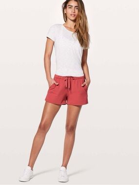 Lululemon On The Fly Short *2.5"
Dark Canyon- size 8